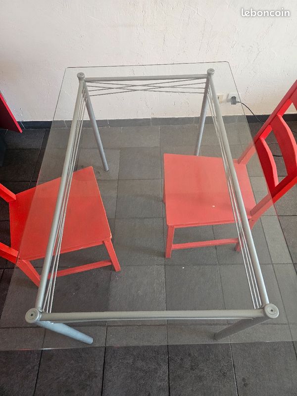 Table en verre et chaise (image 7)