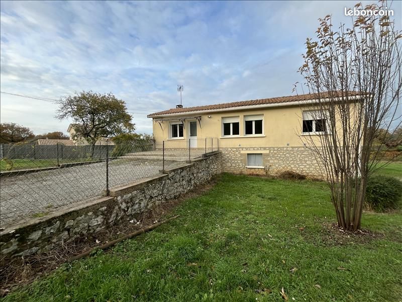 Maison 4 pièces 88 m² · à La Rochefoucauld-en-Angoumois · 88 m² · 773 €/mois
