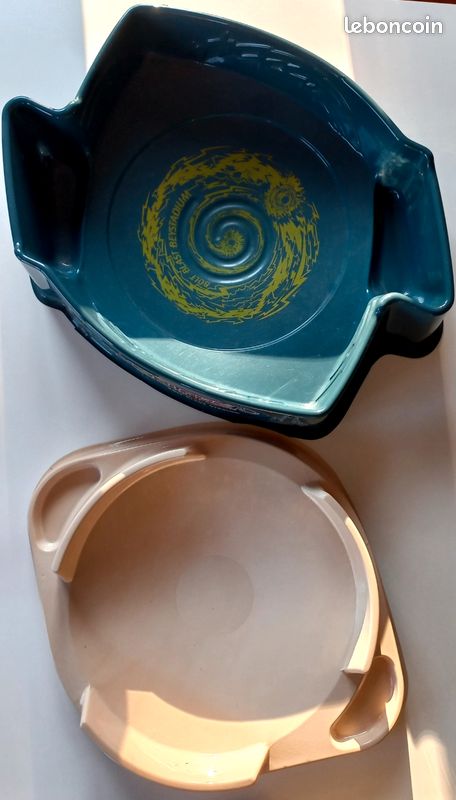Lot de 2 arènes Beyblade metal fusion (image 1)