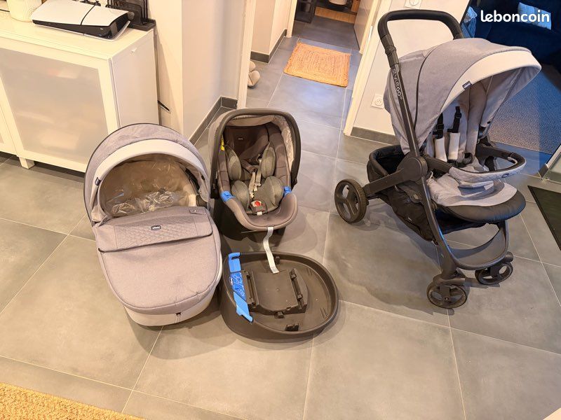 Lot Poussette trio + base voiture (image 1)