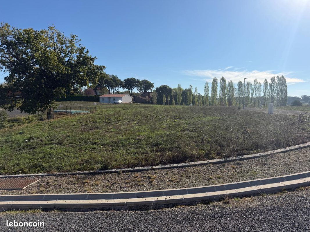 Terrain 400 m² · à Carmaux · 400 m² · 43 500 €