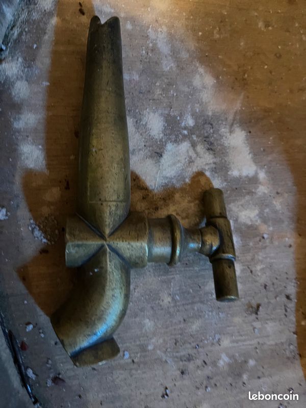 Robinet ancien (image 2)