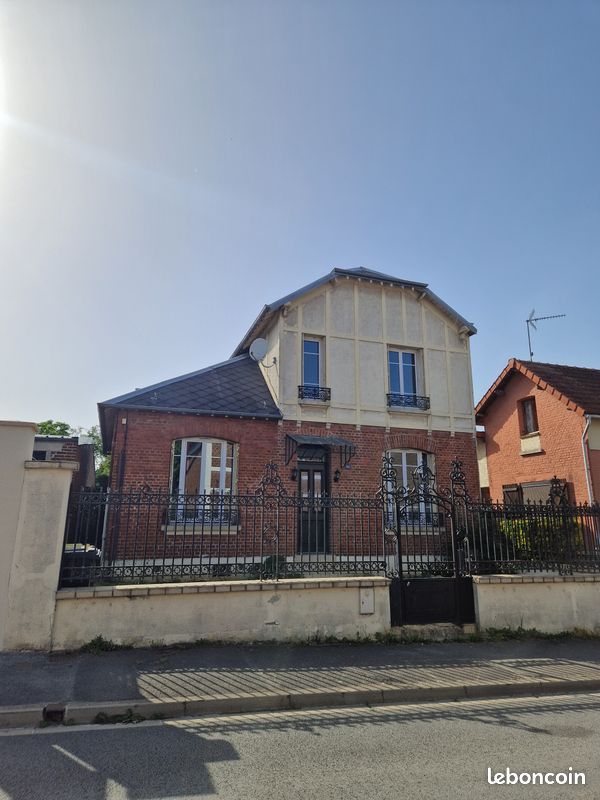 Maison 5 pièces 94 m² · à Charmes · 94 m² · 155 000 €