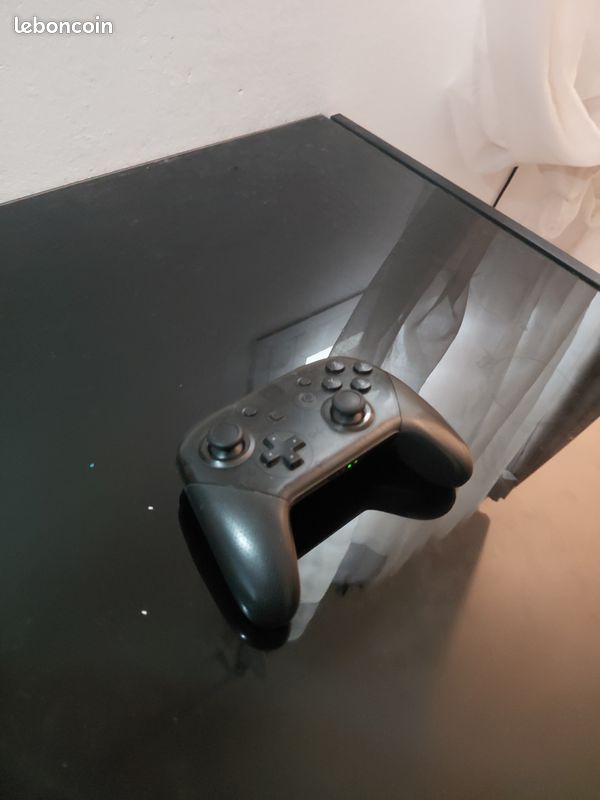 Vente d'une manette pro switch 1 presque comme neuf (image 3)