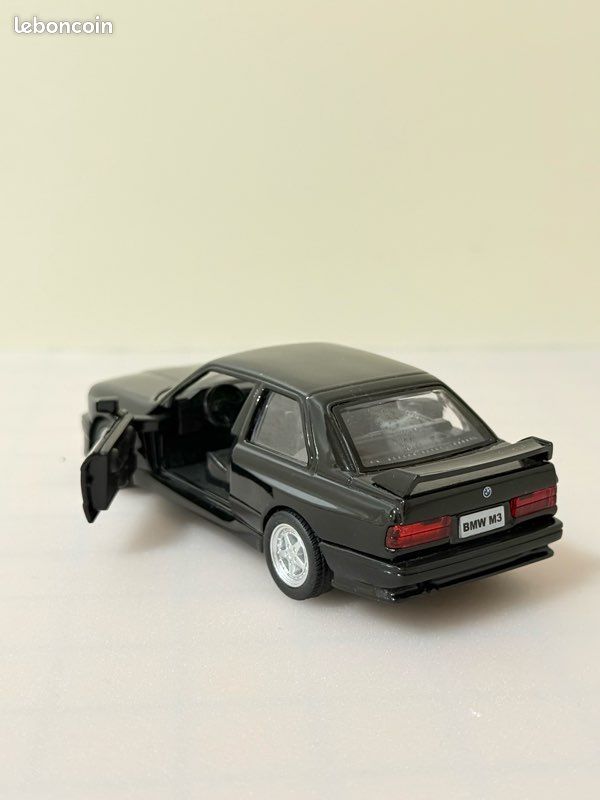 Voiture miniature 1/36 BMW M3 (image 2)