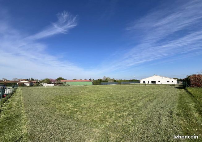 Terrain 1774 m² Saint-adjutory