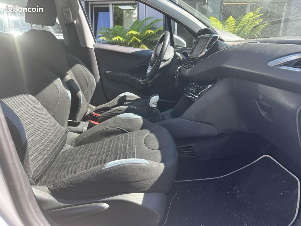 PEUGEOT 208 1.6 e-HDi FAP - 92 BERLINE Active PHASE 1 (image 8)