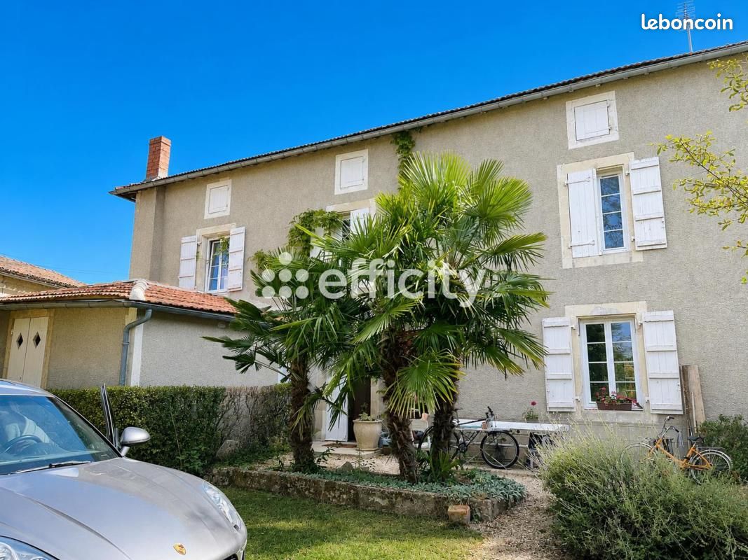 Maison 10 pièces 329 m² · à Fontaine-Chalendray · 329 m² · 241 000 €