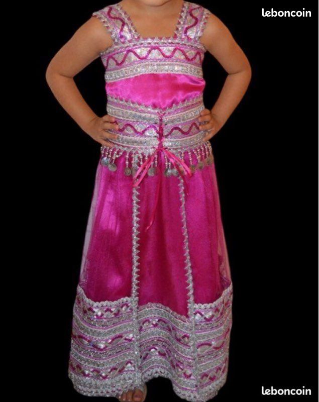 Robe kabyle rose fuchsia et argentée avec fouta Vêtements