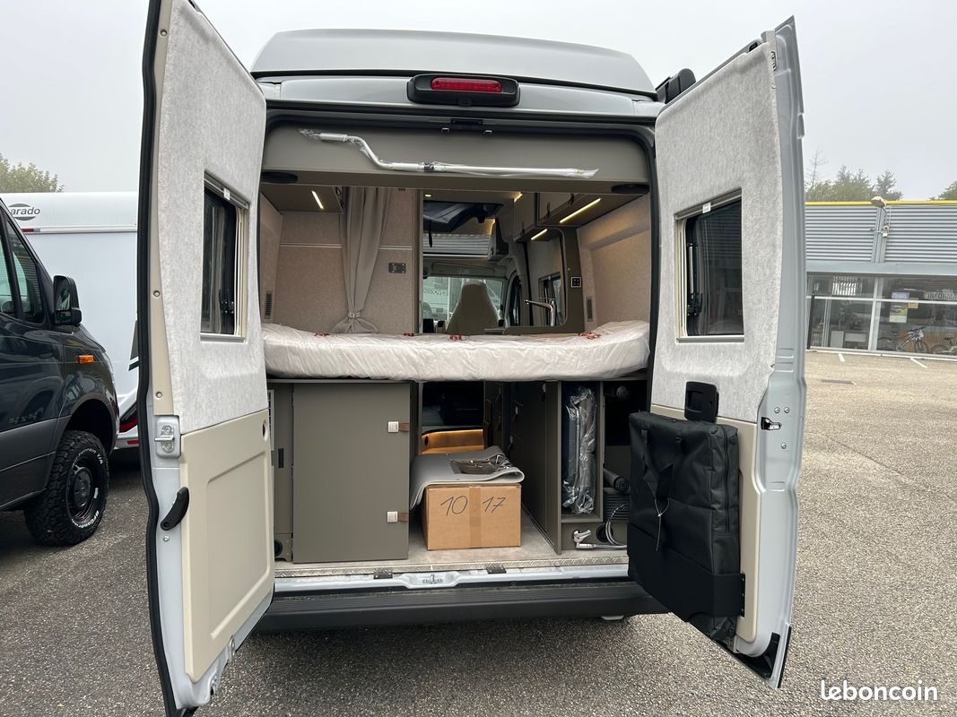 hymer-camper-vans-ayers-rock-caravaning