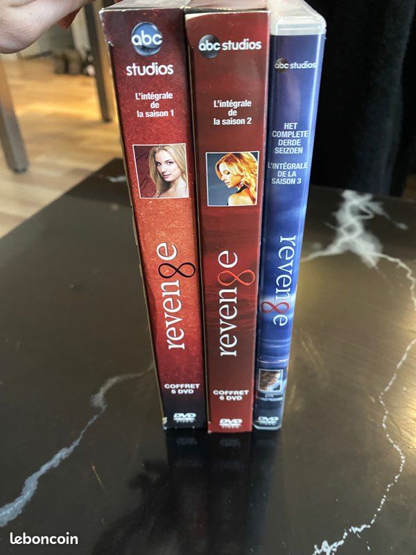 Coffret DVD - Revenge 3 saison (image 2)