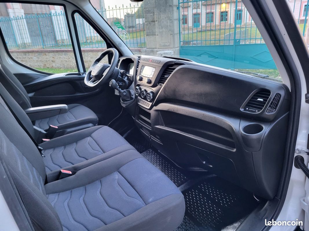 Iveco daily fourgon gn 33 s 14s v12/p h2 quad-leaf bvm6 (image 10)