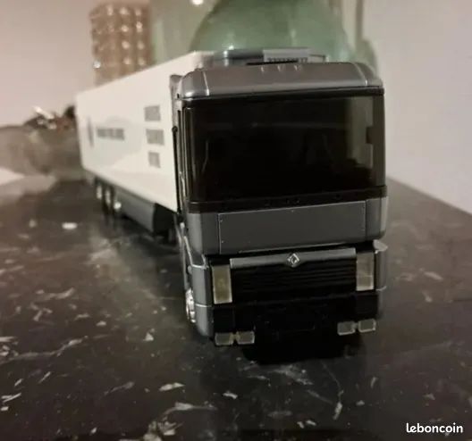 Camion RENAULT Magnum 480 Semi-Remorque Porte-conteneur CMA CGM - a
