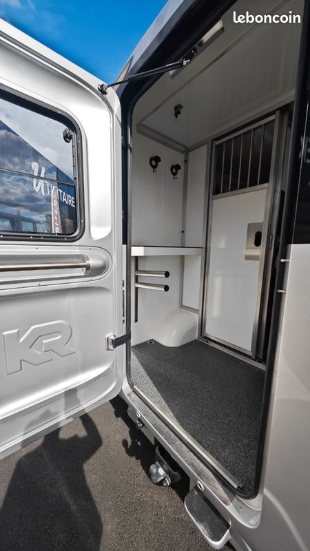 Camion chevaux Krismar NEUF – sécurité & confort – dispo immédiate Vendée (image 8)