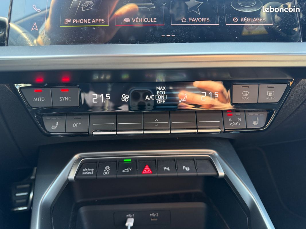 AUDI A3 SPORTBACK S-LINE COMPETITION 45 TFSI E 245 ch S TRONIC 6 / MATRIX LED ATTELAGE SIEGES CHAUFFANTS (image 29)