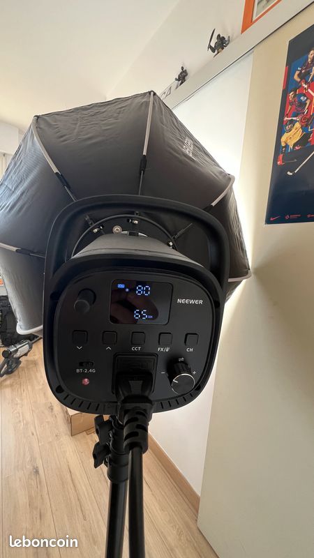 NEEWER 2,8m Support de Lumière à Coussin d'air, Trépied Robuste en Métal avec Embout Réversible 1/4 à 3/8,Interface de Montage à 3 Voies&Boutons de Verrouillage en Métal, Charge Max. 2,5kg,ST-280AC