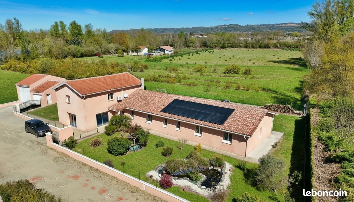 Maison 8 pièces 253 m² · à Feugarolles · 253 m² · 349 000 €