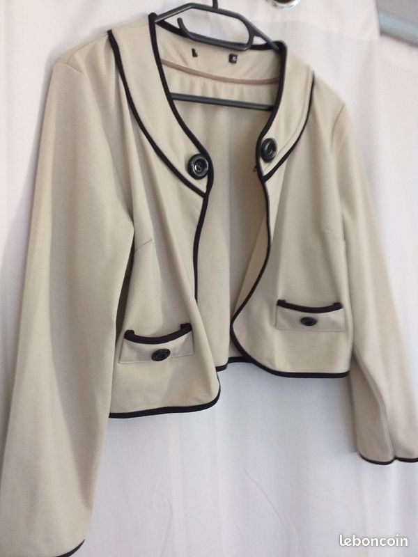 Vend la moitié de ma garde-robe à prix mini et une affaire de 50 escarpins a bas prix cause déménage (image 2)
