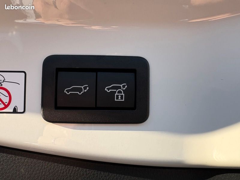 Toyota C-HR 2.0 PHEV 225 Graphic MY26 (image 19)