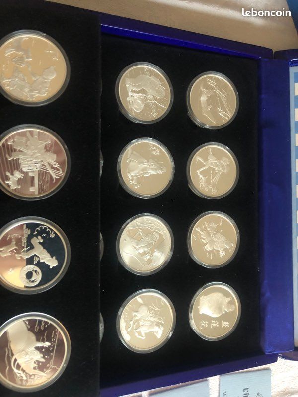 Frankreich. Coffret de 24 médailles, refrappe `La collection Impériale en bronze