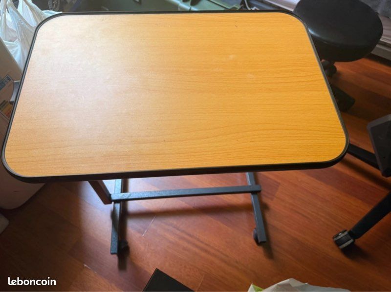 Table d'appoint réglable sur roulettes - Plateau bois clair 60x40 cm (image 2)