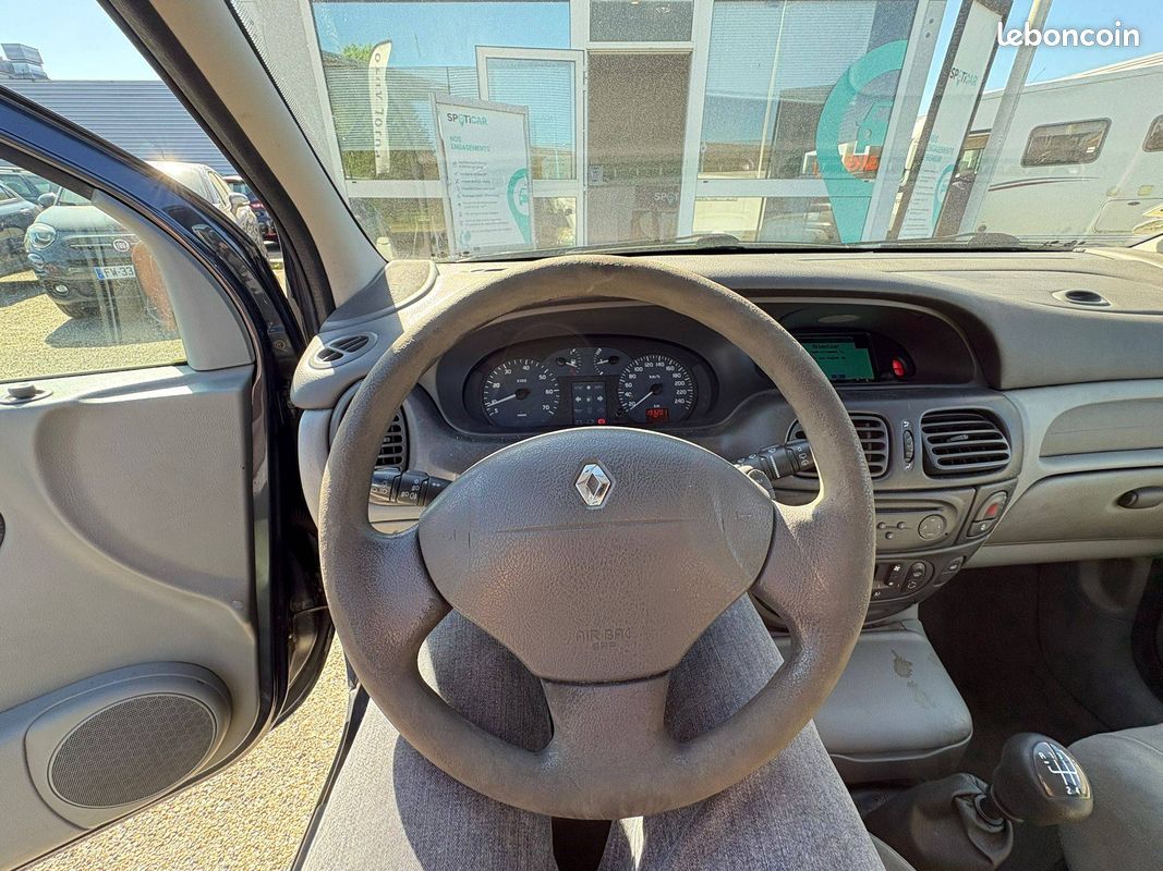 RENAULT Scenic 1.9 dCi 120 Pack Expression (image 24)