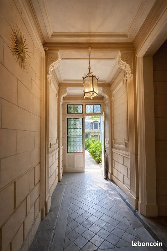 Maison 10 pièces 264 m² · à Tours · 264 m² · 1 095 000 €