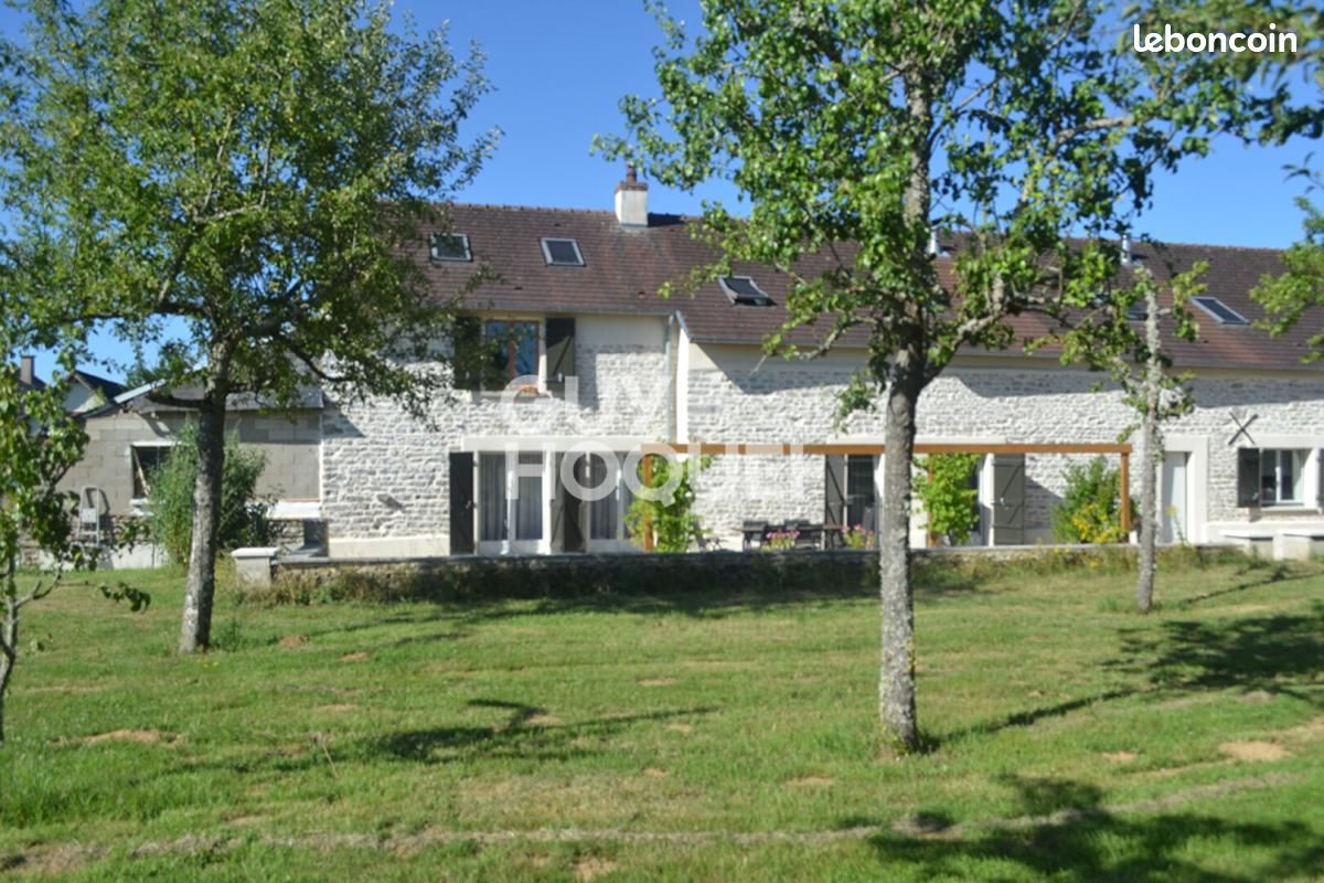 Maison 7 pièces 413 m² · à Censerey · 413 m² · 390 000 €