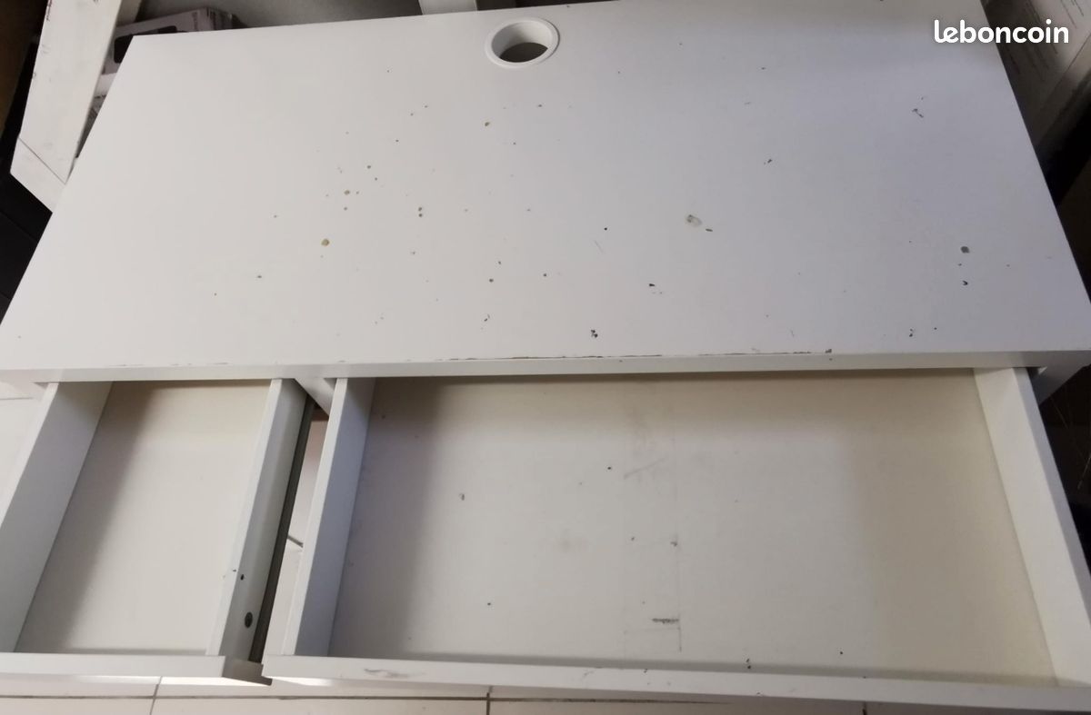 Bureau (image 1)