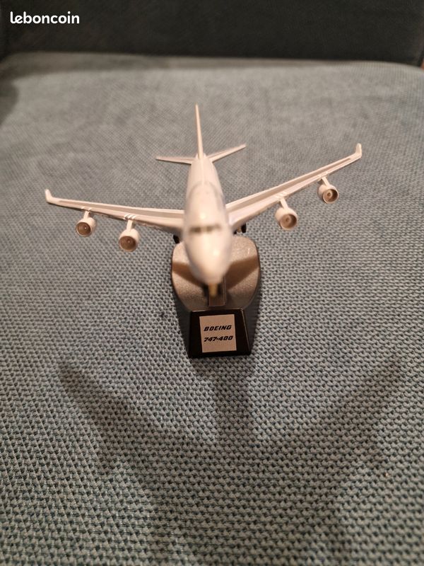 Réplique Boeing 747-400ER NEWRAY – Échelle 1/270 – Avion Miniature En Métal Et Plastique – Dès 8 Ans