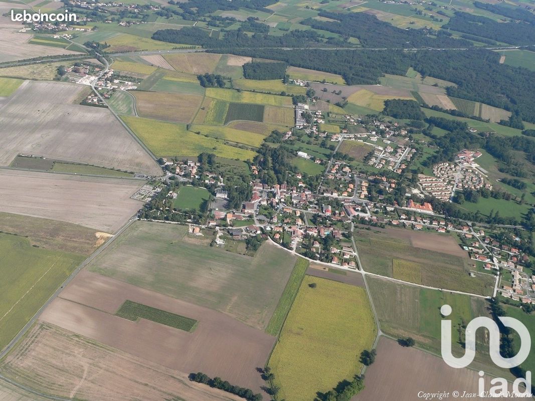Terrain 23855 m² · à Thénac · 23 855 m² · 248 000 €