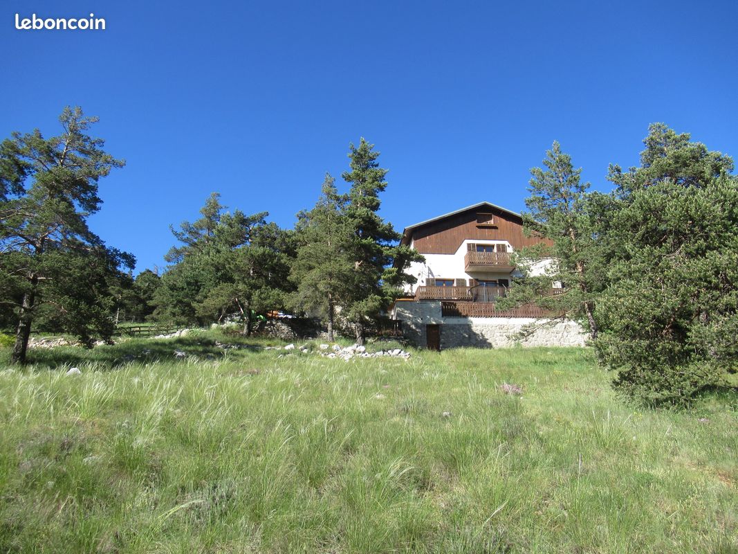 Maison 8 pièces 225 m² · à Gréolières · 225 m² · 540 000 €
