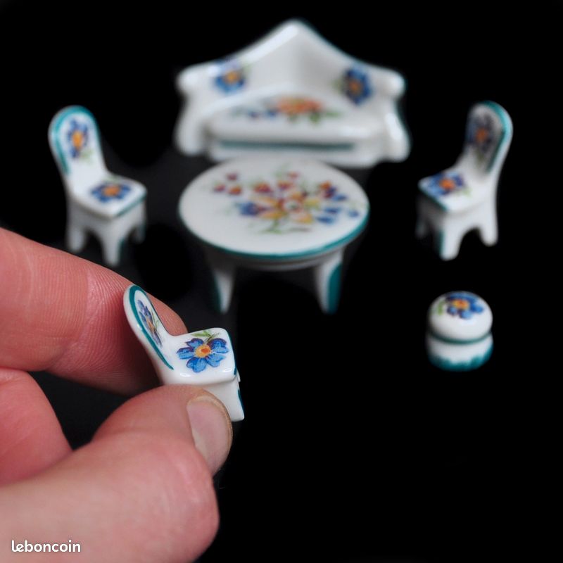 Table de cuisine allemande miniature pour maison de poupée
