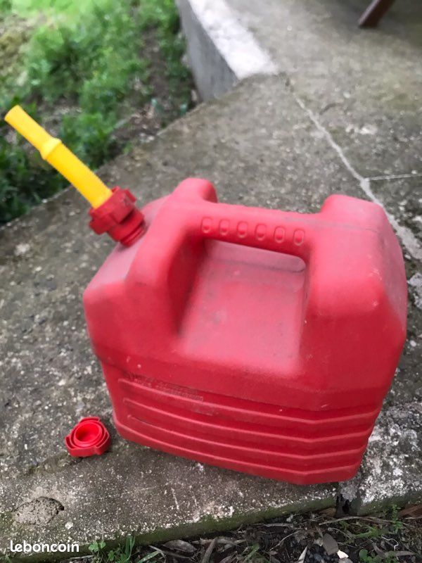 Bidon Essence 20 Litres – Plastique Robuste Avec Sécurité Enfants & Bec Verseur