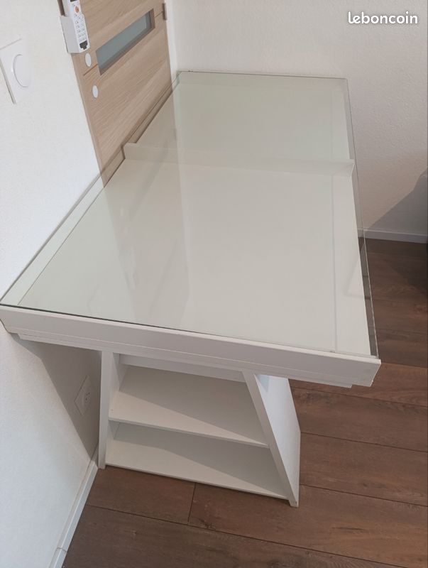 Bureau (image 2)