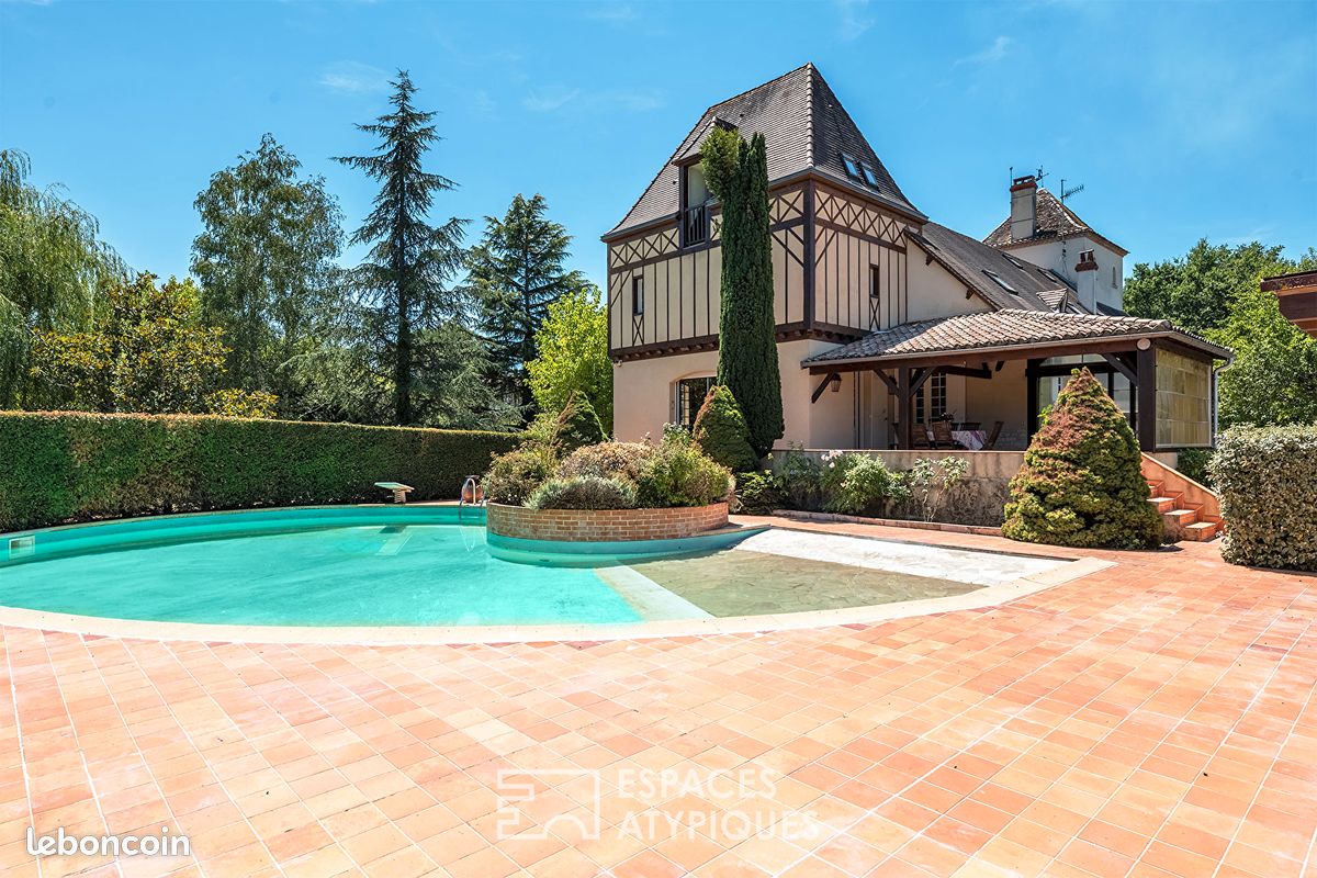 Maison 14 pièces 245 m² · à Montpon-Ménestérol · 245 m² · 450 000 €
