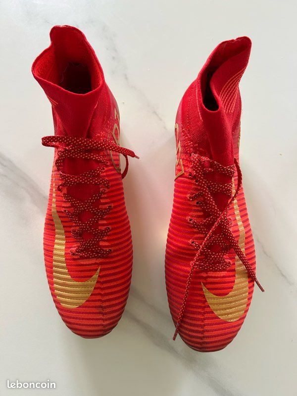 Chaussures de foot crampon Nike (image 1)