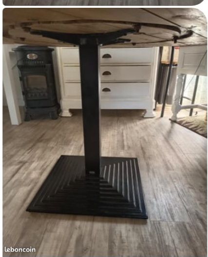 Table ronde en bois fait main (image 3)