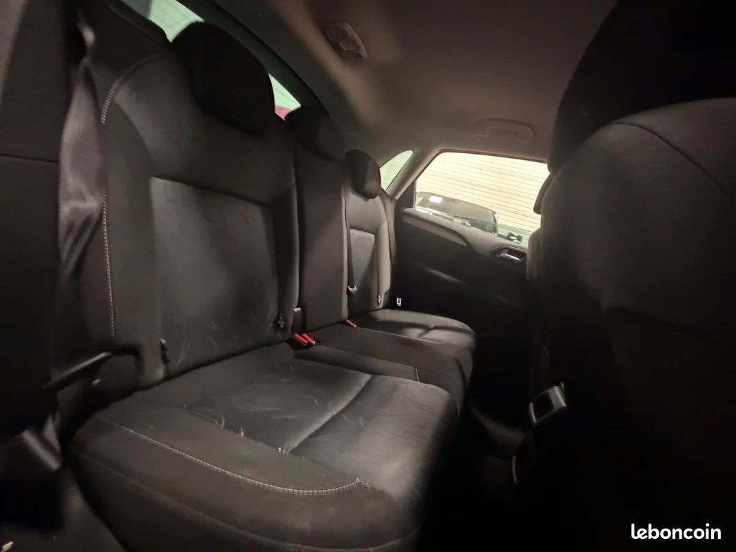Citroën C4 1.6 HDI / ATTELAGE / CLIMATISATION (image 18)