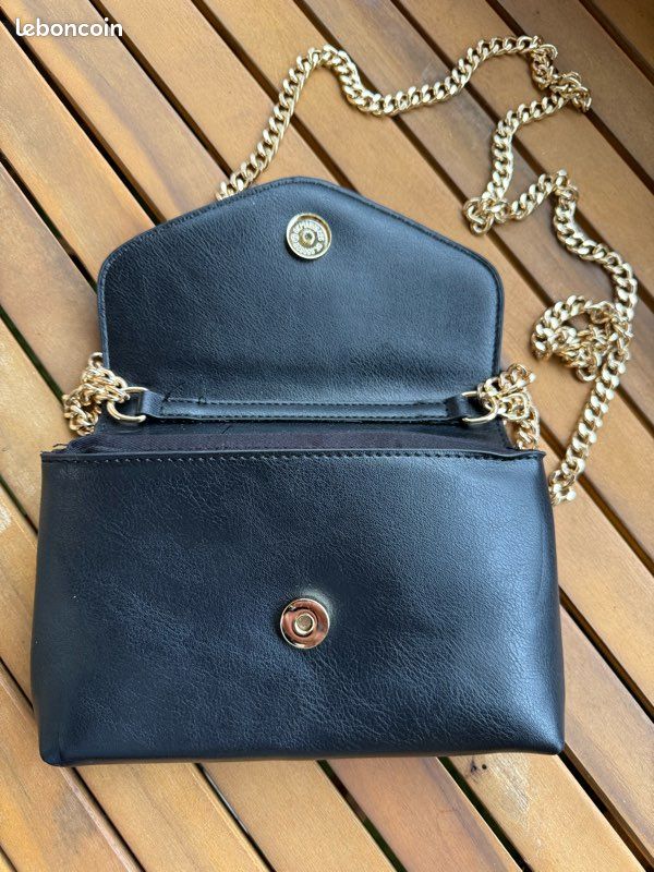 Sac à main noir avec chaîne dorée Accessoires Bagagerie