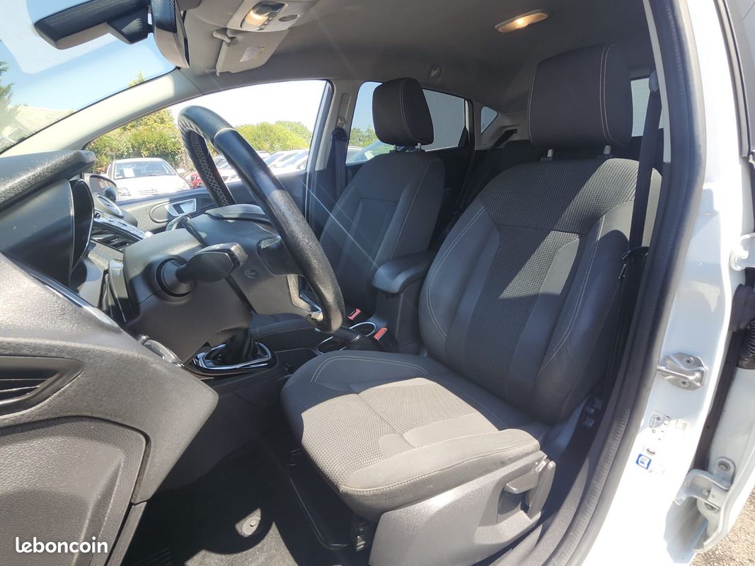 FORD Fiesta 1.5 TDCI 95ch - Titanium (image 13)