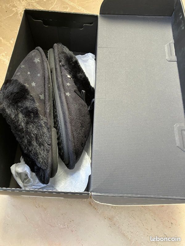 Chaussons neufs isotoner taille 38 (image 12)