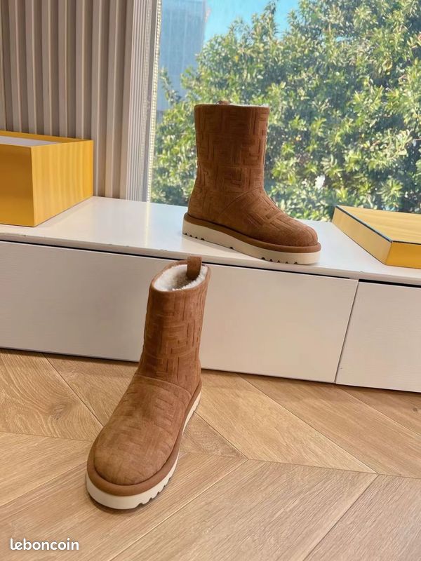 Bottes de neige Fendi à bout rond pour femme (marron)-38 Décoration