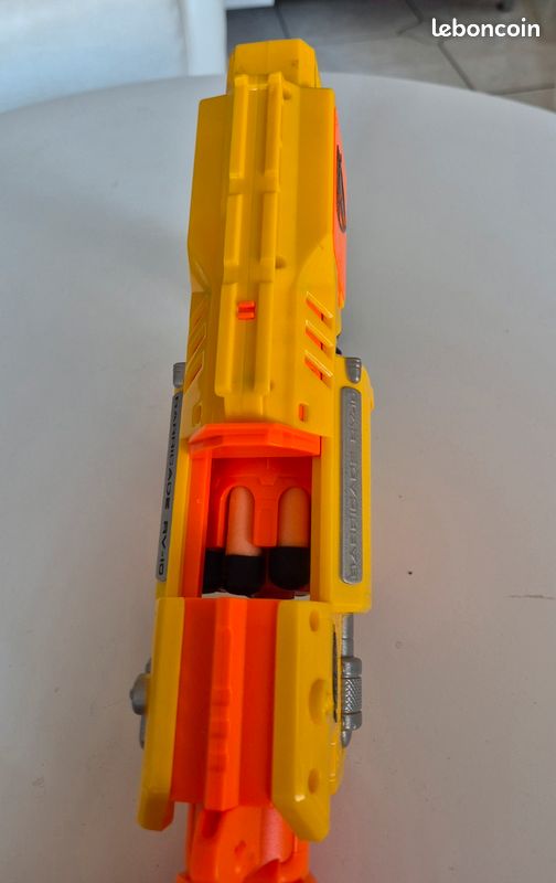 Pistolet avec cartouches (image 3)