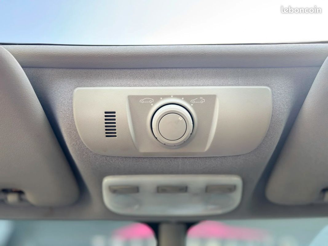 RENAULT SCENIC III dCi 130 FAP Energy eco2 15th - 4 PNEUS NEUFS - MOTEUR À CHAINE - TOIT OUVRANT (image 28)