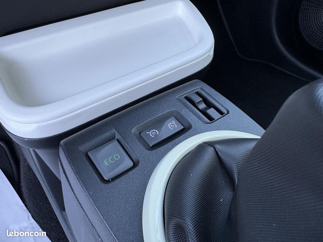RENAULT TWINGO III 0.9 Energy TCe - 90 E6C BERLINE Intens (image 16)