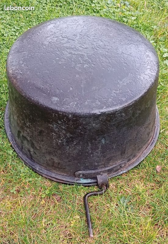 Grand chaudron ancien de cheminée cuivre plein avec poignée en fer forgé fin XVIII ème siècle (image 5)