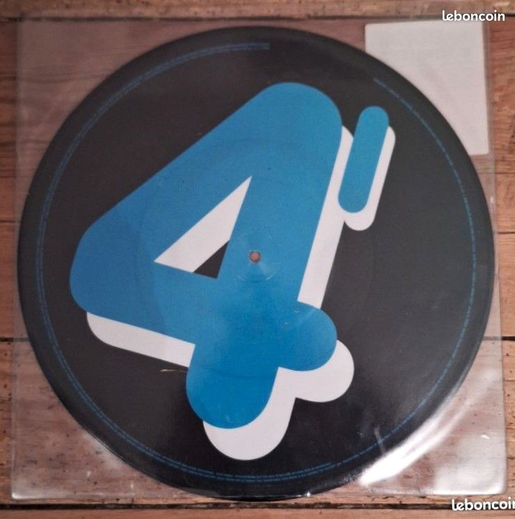 Madonna Featuring Justin Timberlake and Timbaland – Minutes