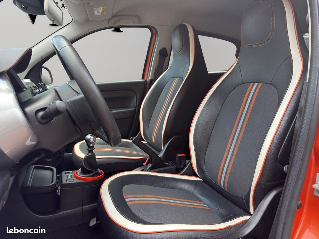 RENAULT TWINGO 0.9 TCe - 110 III BERLINE GT PHASE 1 (image 24)