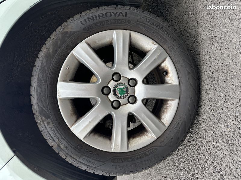Skoda FABIA 1.2 TSI 105CH ELEGANCE2 DSG7 / 1ÈRE MAIN / REGULATEUR DE VITESSE / RADAR DE RECU (image 27)